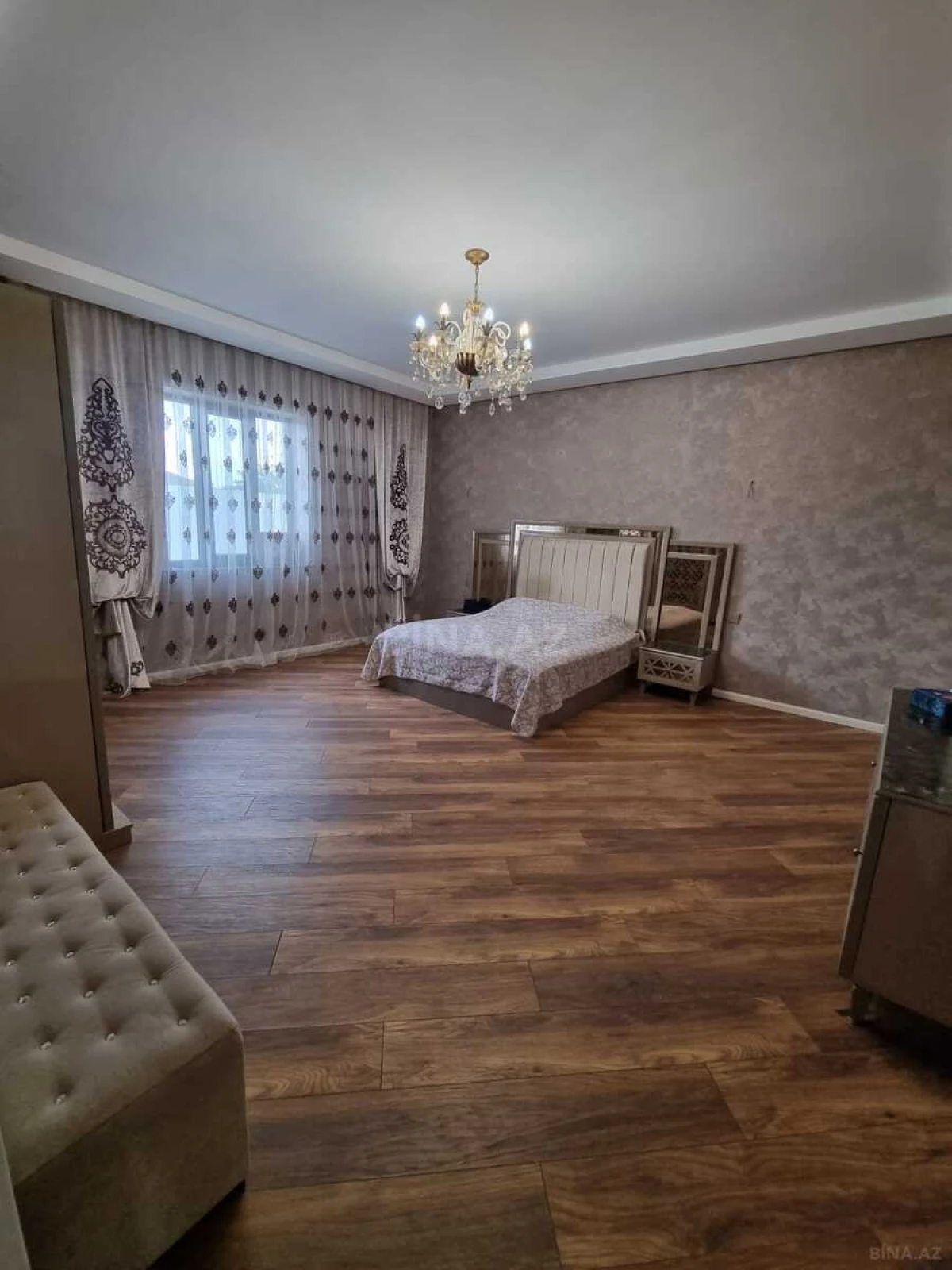 Satılır 5 otaqlı həyət evi 220 m²