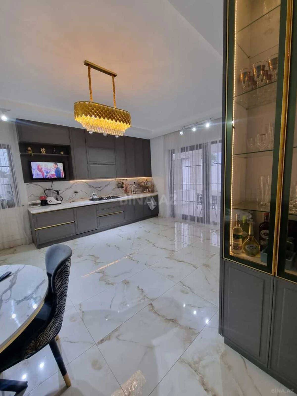 Satılır 5 otaqlı həyət evi 220 m²