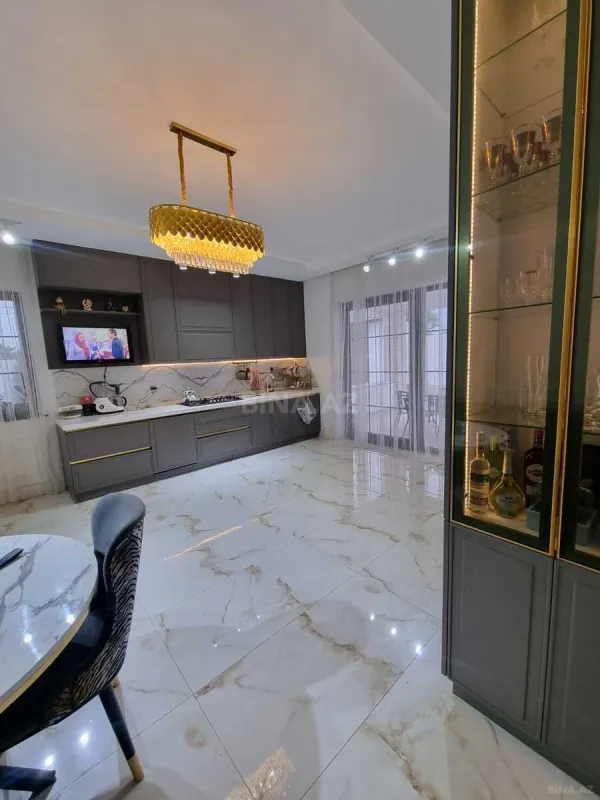 Satılır 5 otaqlı həyət evi 220 m²