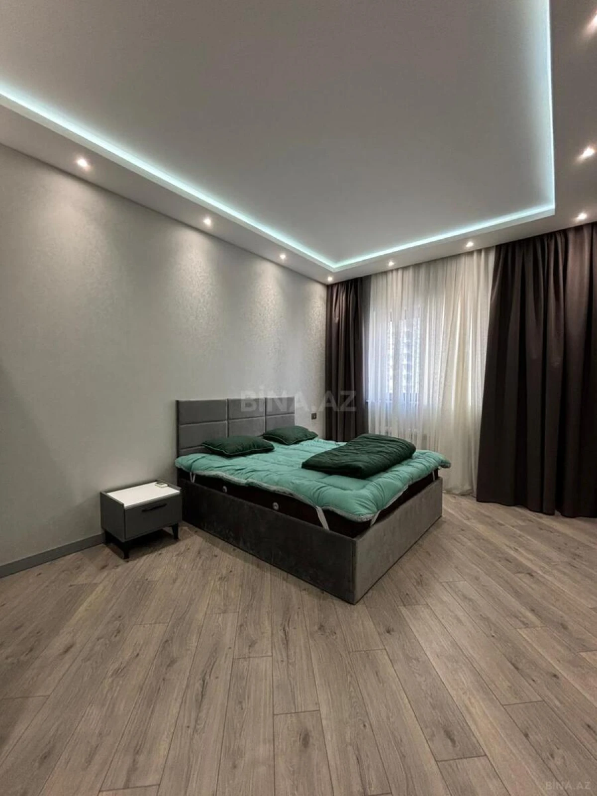 Kirayə verilir 3 otaqlı mənzil 152 m²