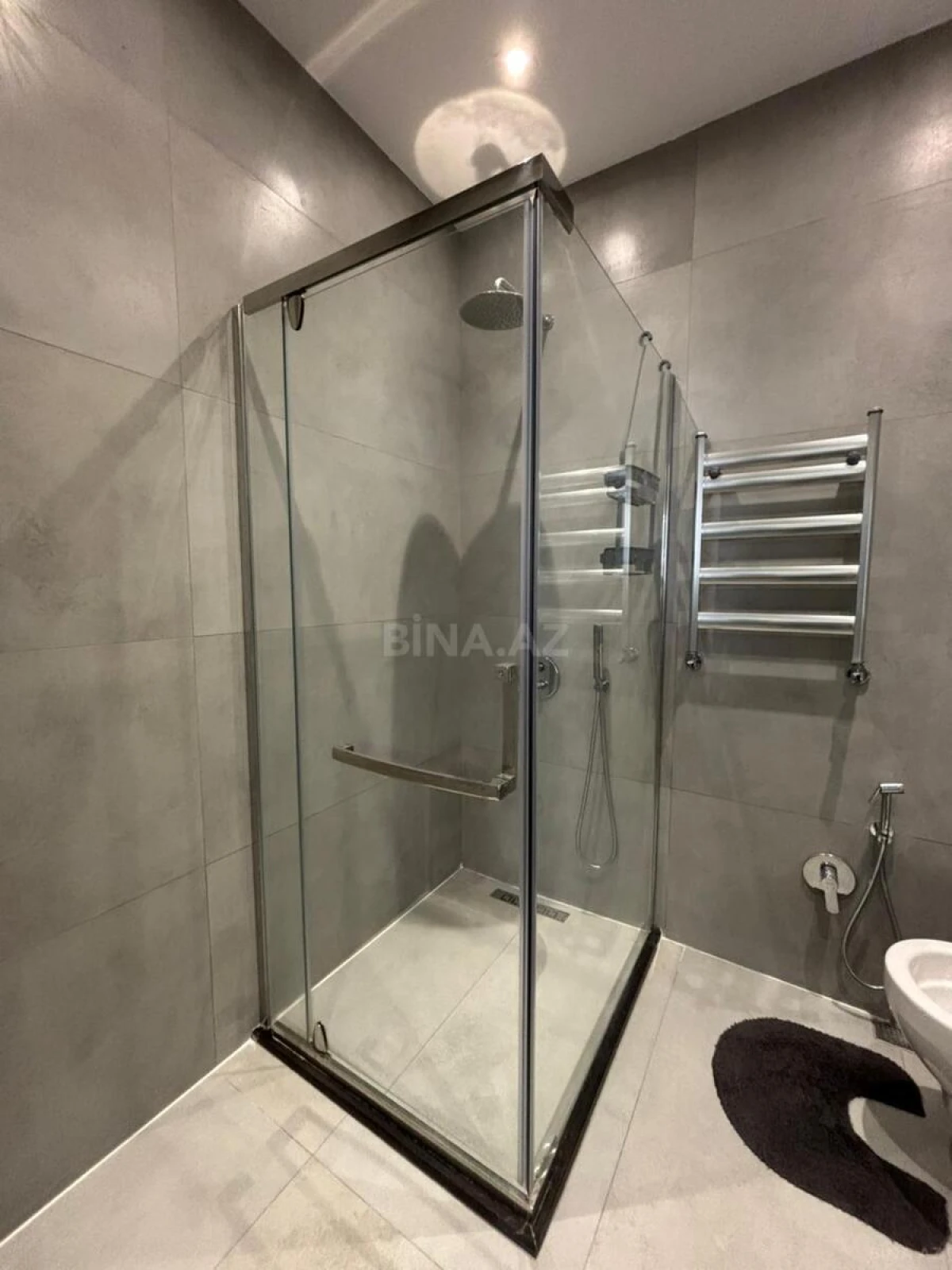 Kirayə verilir 3 otaqlı mənzil 152 m²