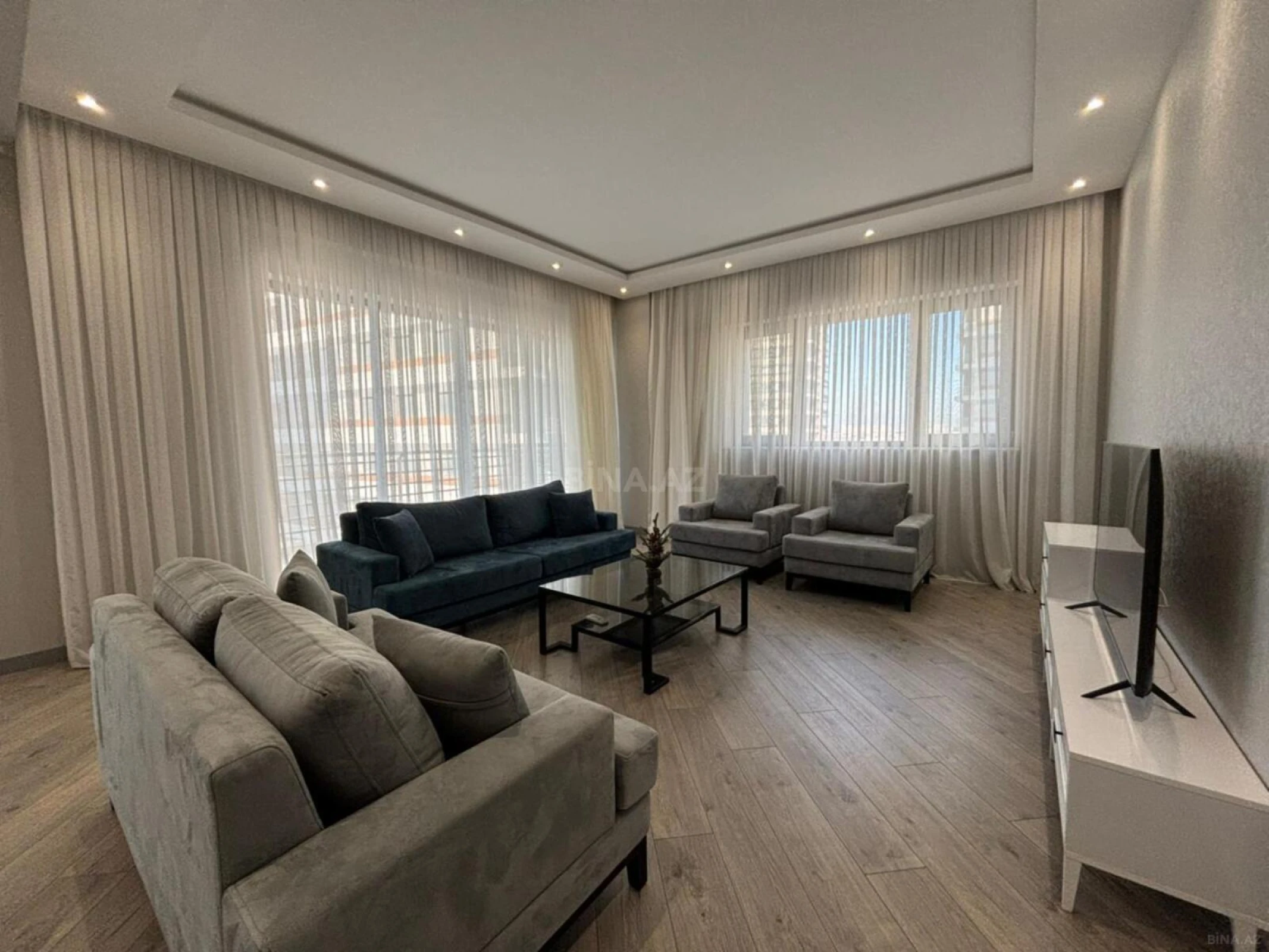 Kirayə verilir 3 otaqlı mənzil 152 m²