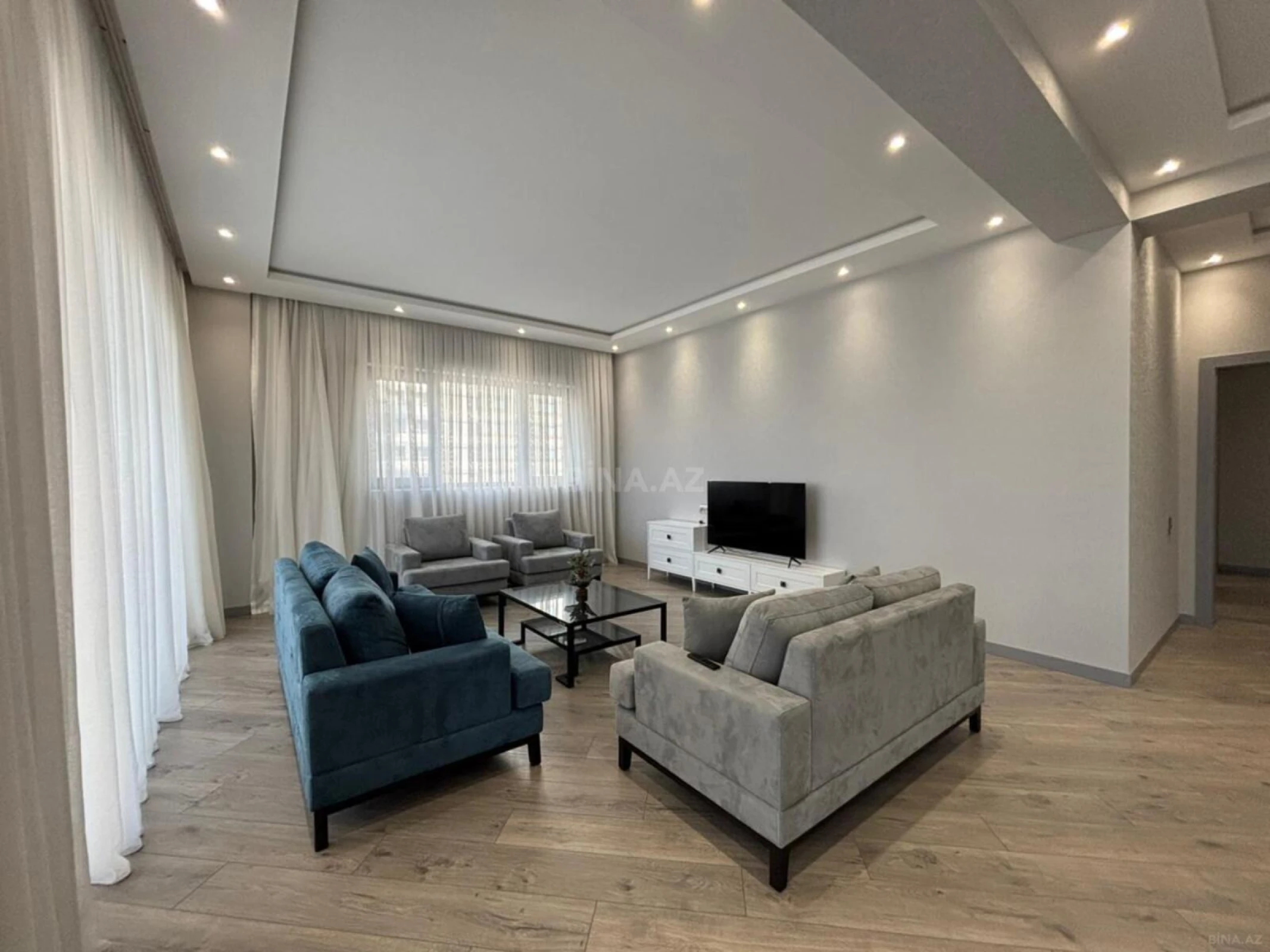 Kirayə verilir 3 otaqlı mənzil 152 m²
