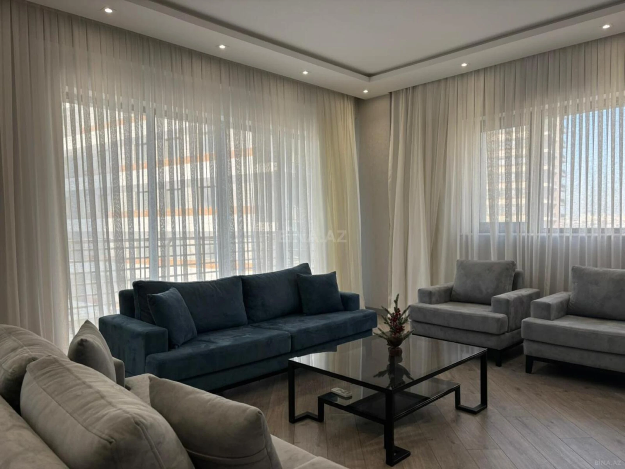 Kirayə verilir 3 otaqlı mənzil 152 m²