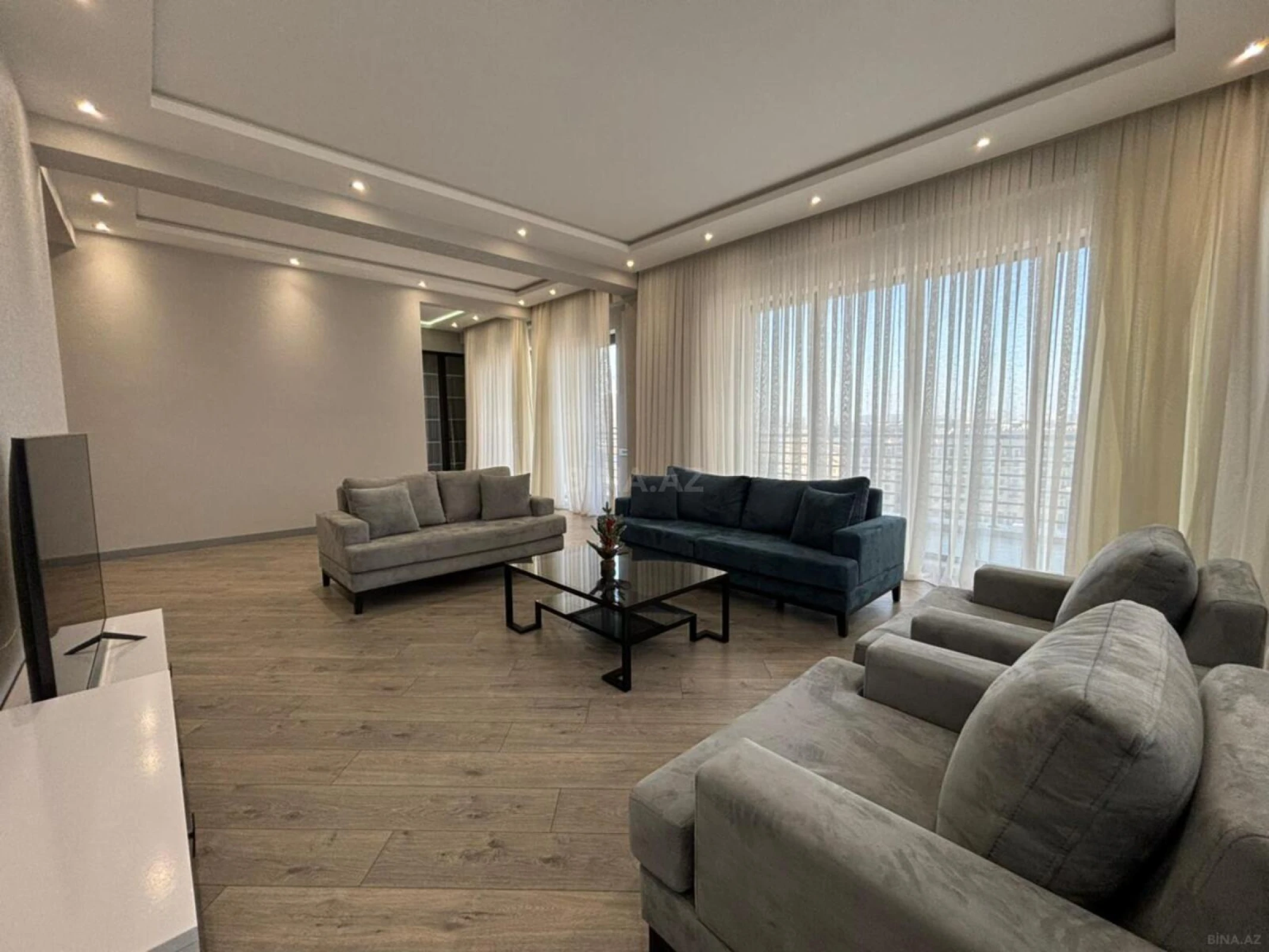 Kirayə verilir 3 otaqlı mənzil 152 m²