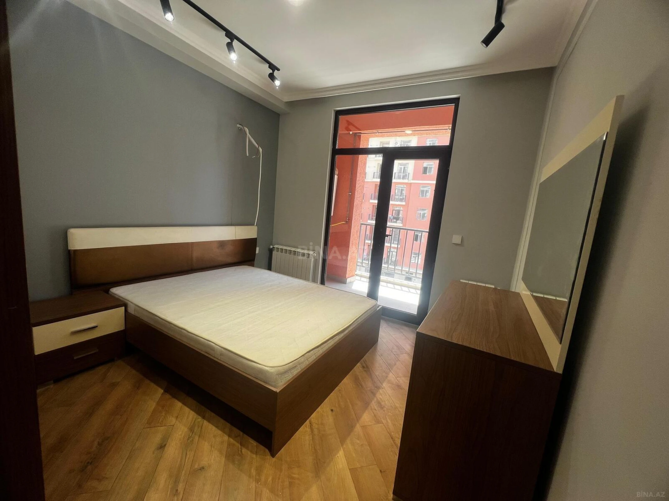 Kirayə verilir 2 otaqlı mənzil 65 m²