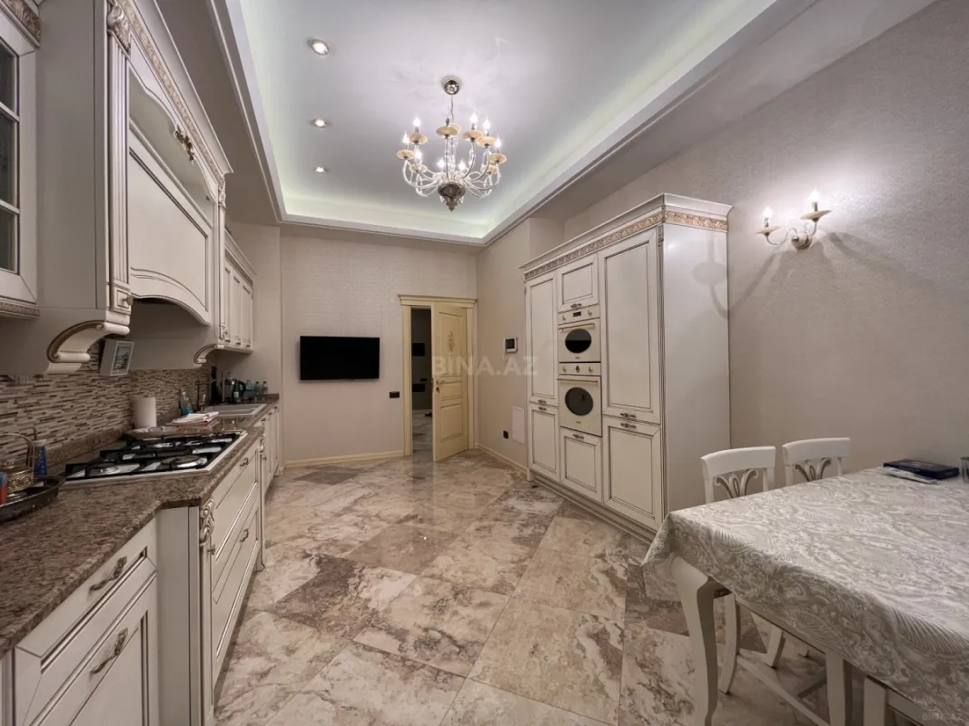 Kirayə verilir 4 otaqlı mənzil 230 m²