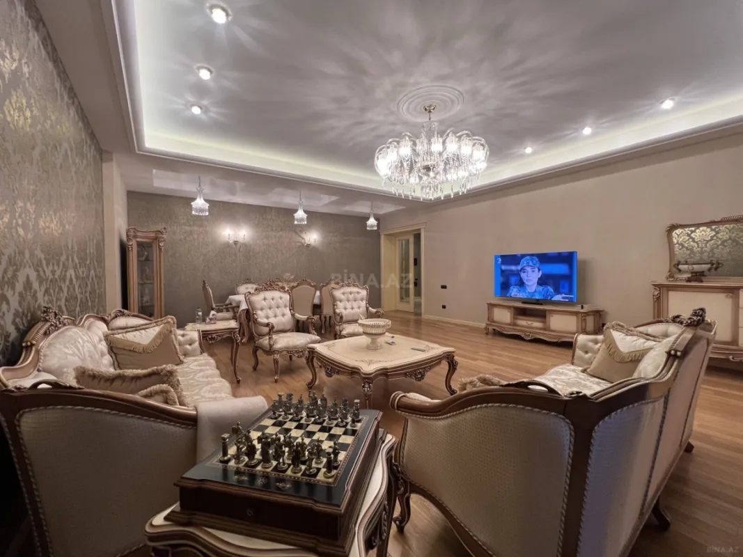 Kirayə verilir 4 otaqlı mənzil 230 m²