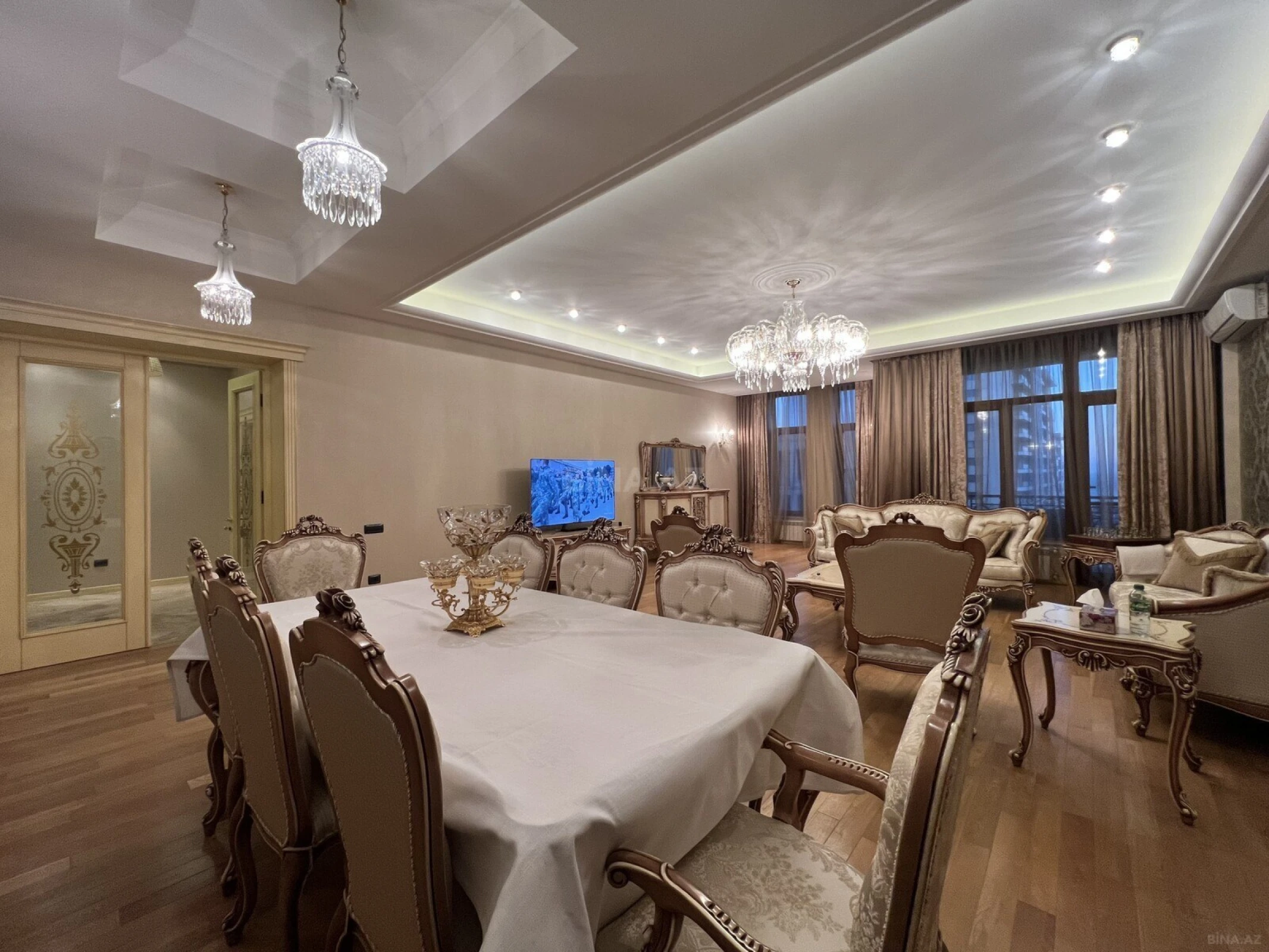 Kirayə verilir 4 otaqlı mənzil 230 m²