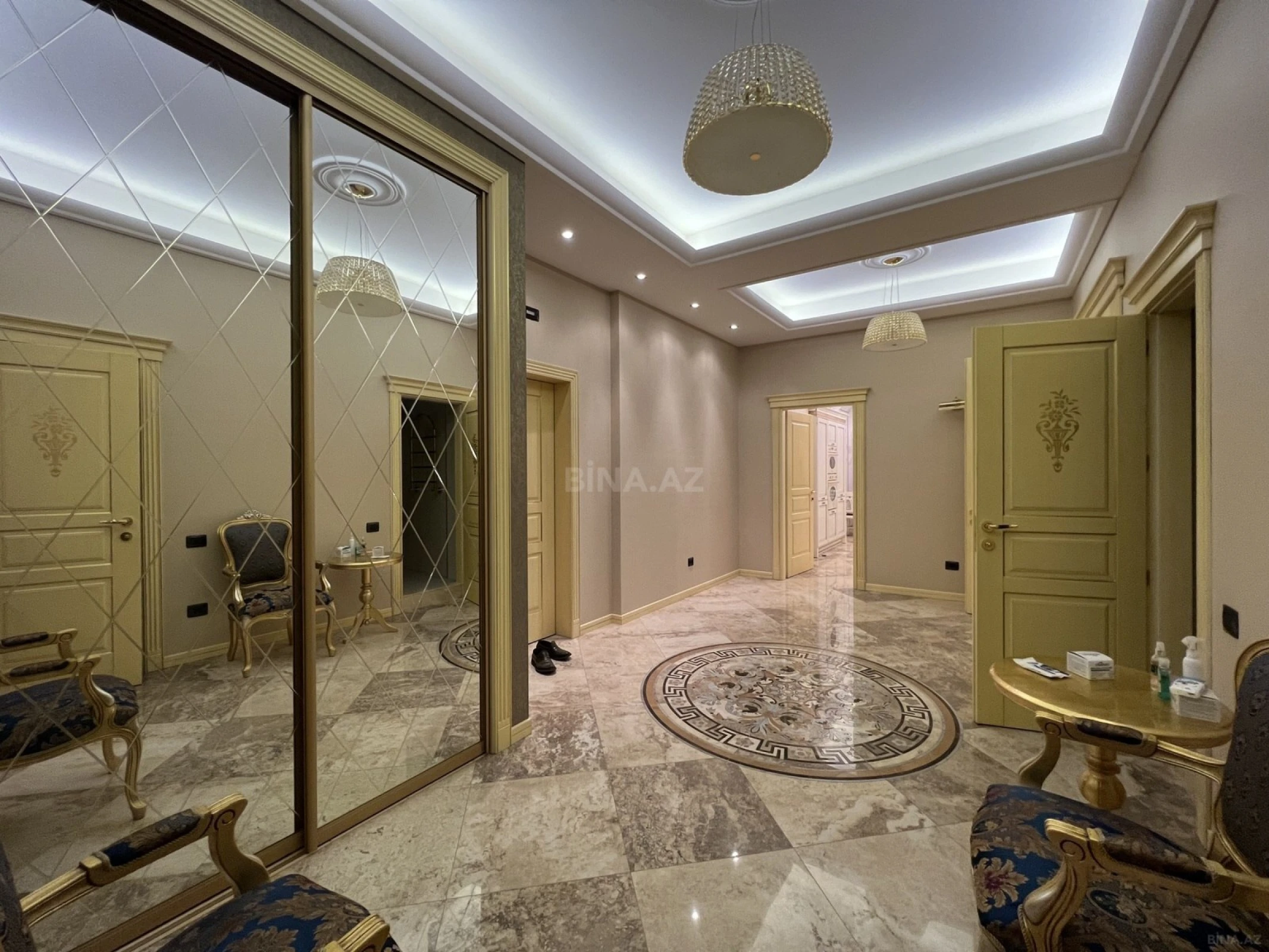 Kirayə verilir 4 otaqlı mənzil 230 m²