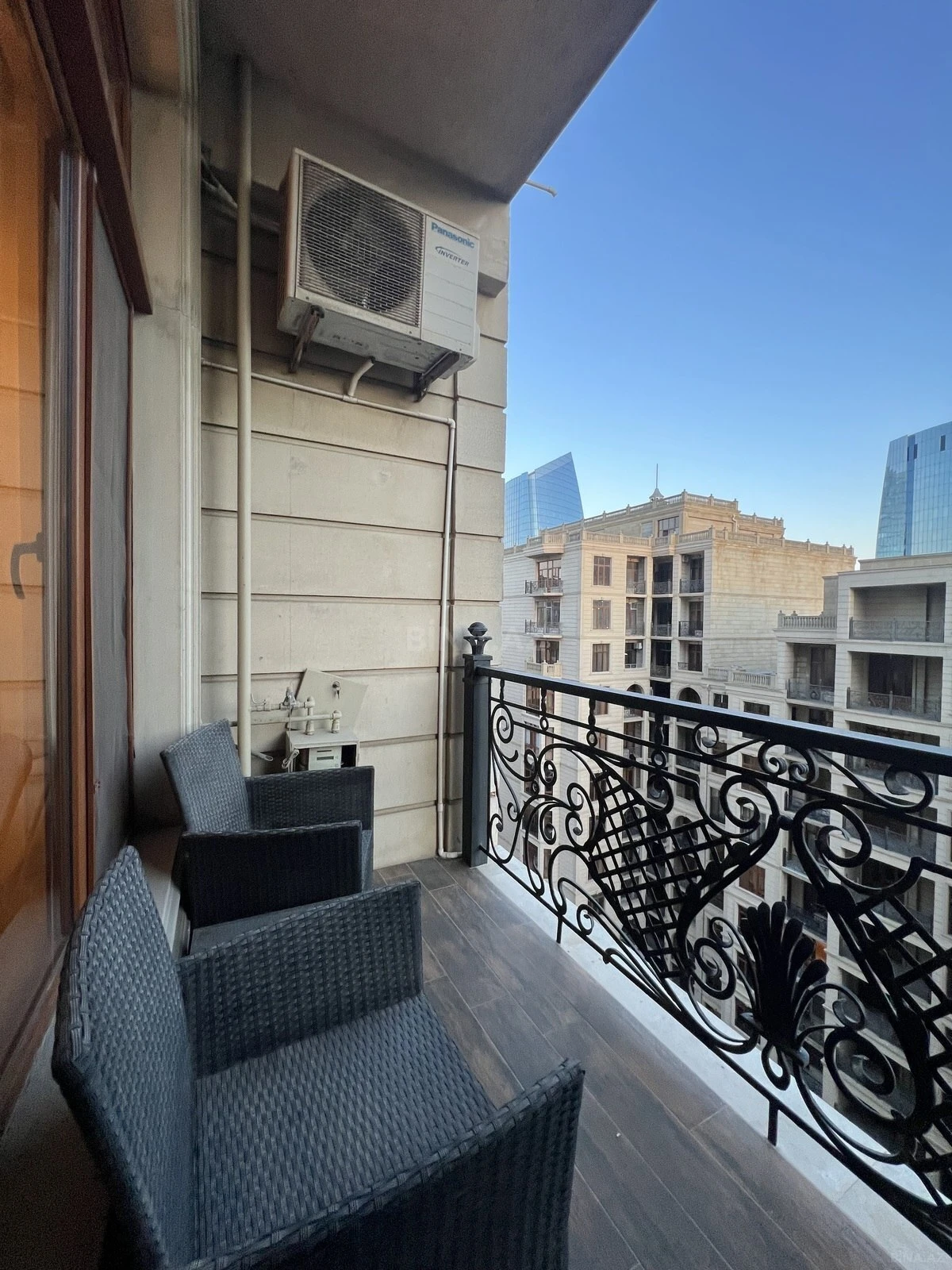 Kirayə verilir 4 otaqlı mənzil 230 m²