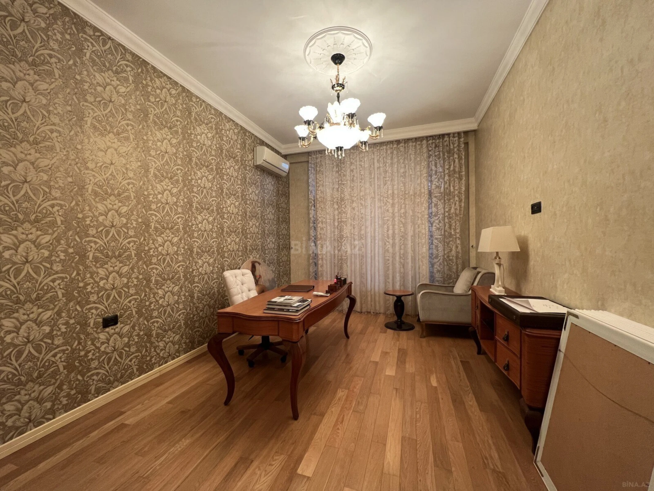 Kirayə verilir 4 otaqlı mənzil 230 m²