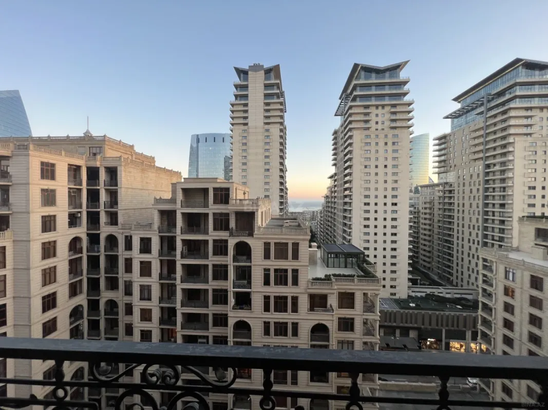 Kirayə verilir 4 otaqlı mənzil 230 m²