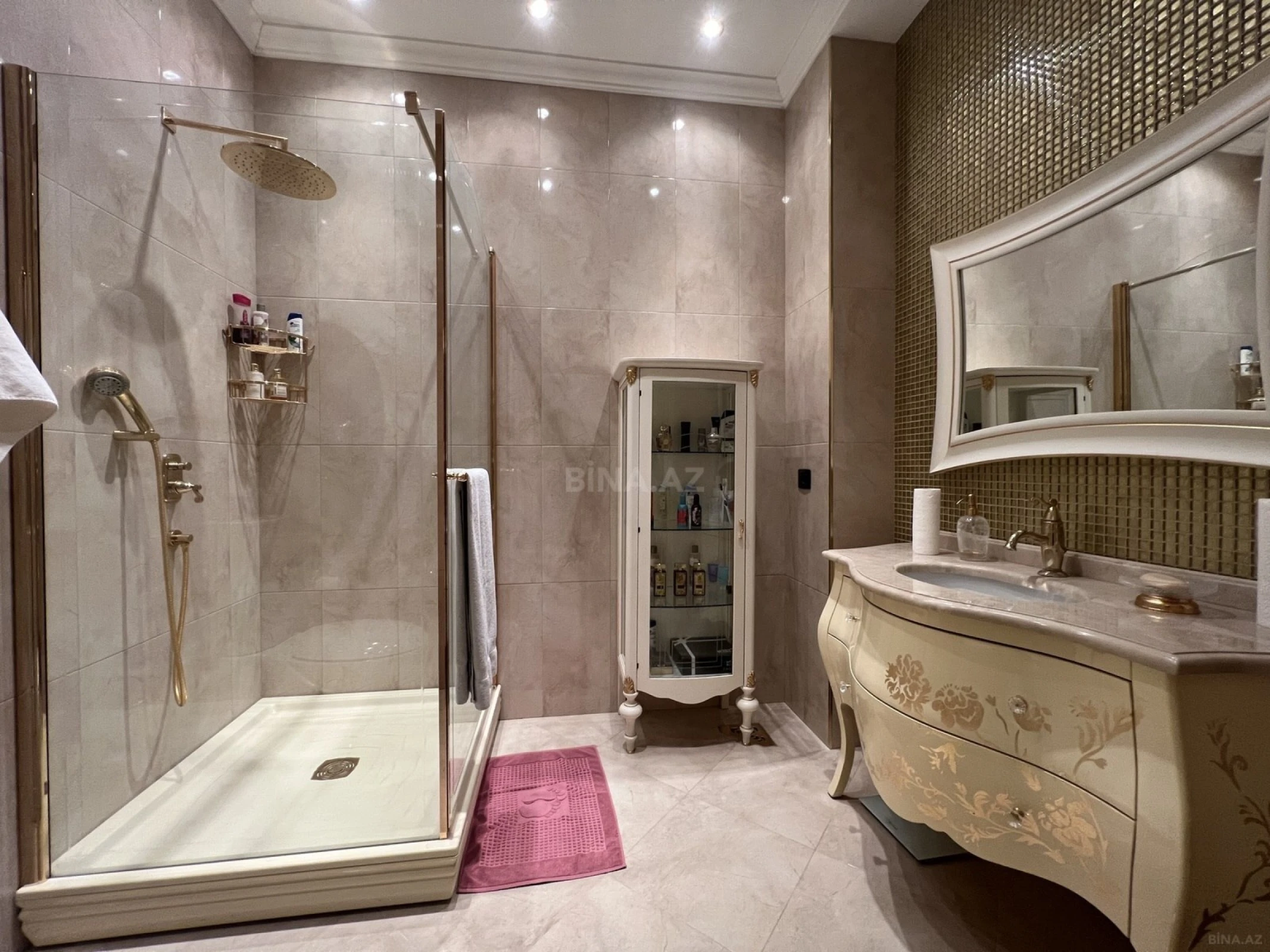 Kirayə verilir 4 otaqlı mənzil 230 m²