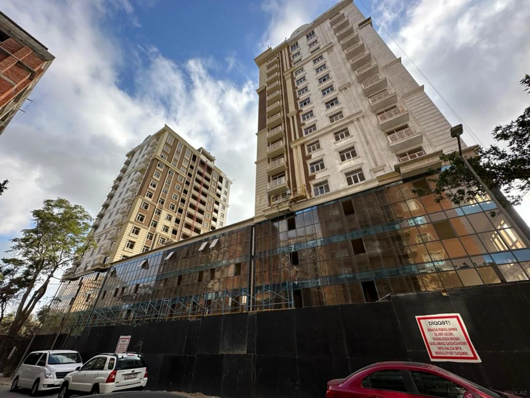 Satılır 4 otaqlı mənzil 178 m²