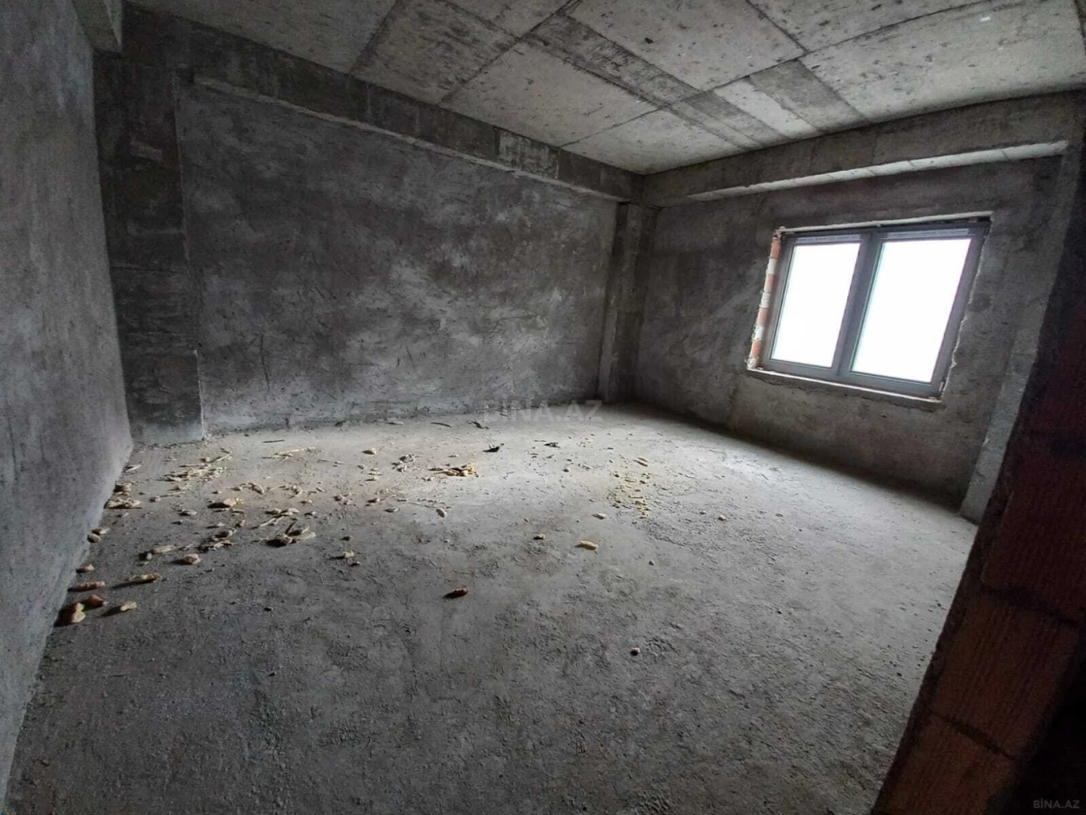 Satılır 4 otaqlı mənzil 178 m²