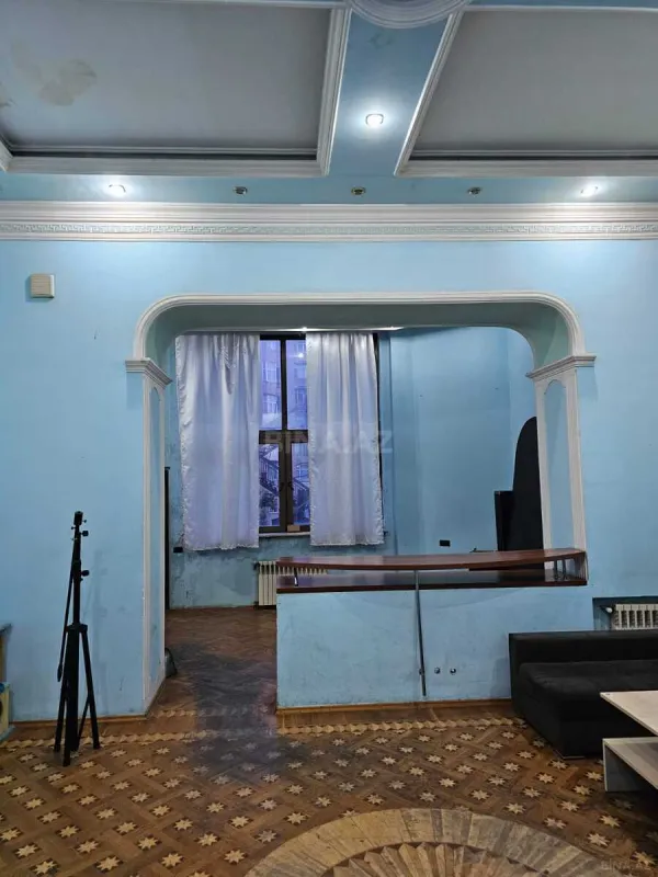 Satılır 6 otaqlı mənzil 250 m²