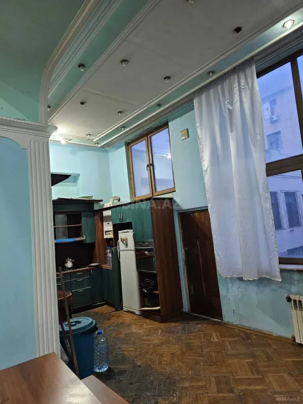 Satılır 6 otaqlı mənzil 250 m²