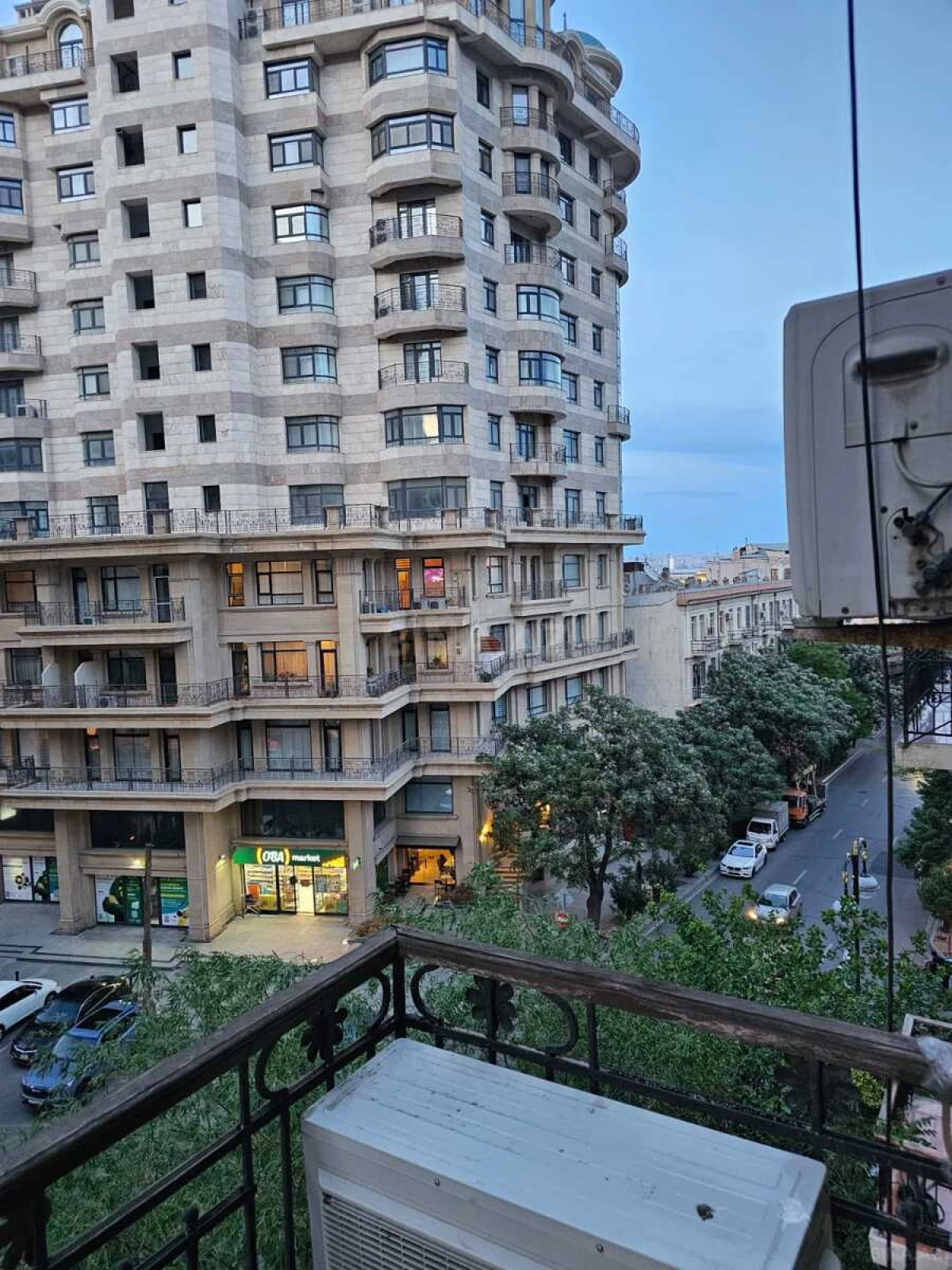 Satılır 6 otaqlı mənzil 250 m²