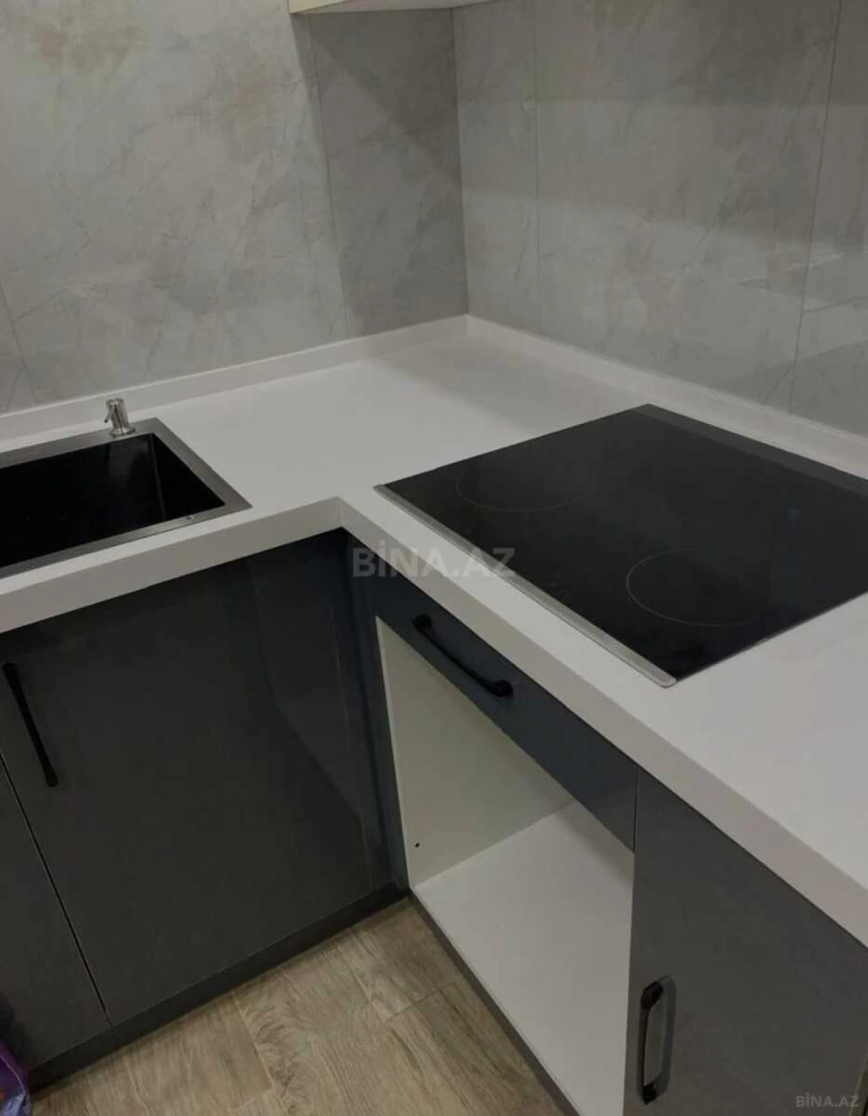 Satılır 2 otaqlı mənzil 76 m²