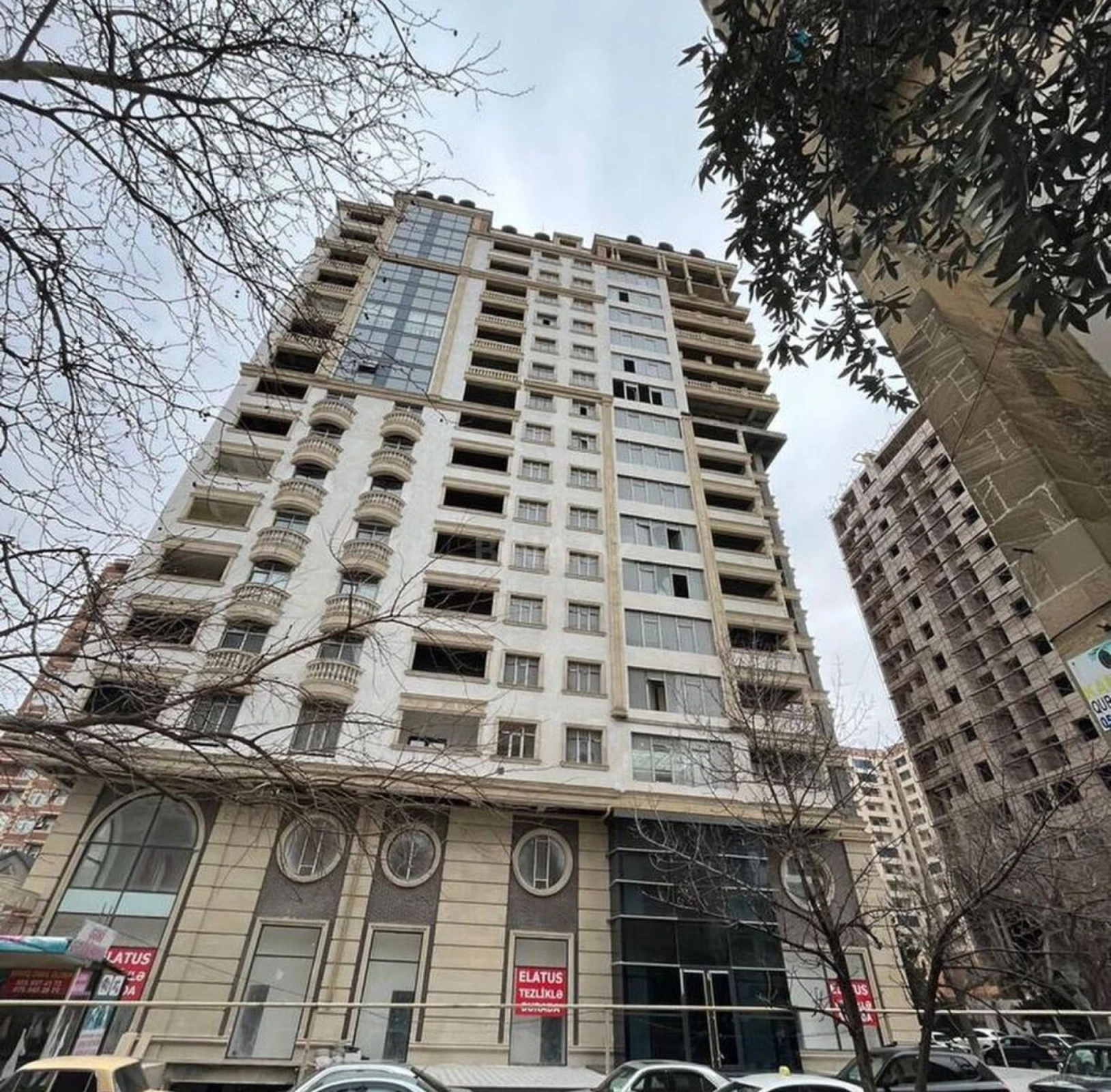 Satılır 2 otaqlı mənzil 76 m²