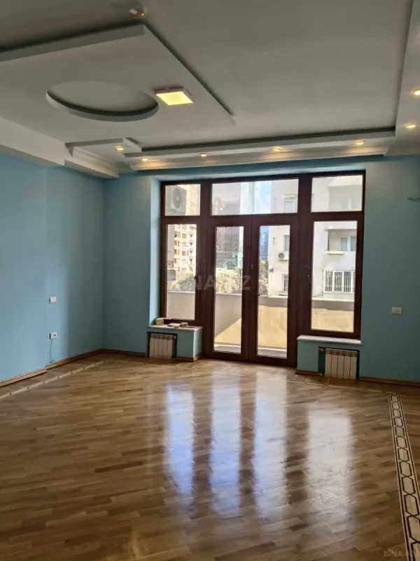 Kirayə verilir obyekt 205 m²