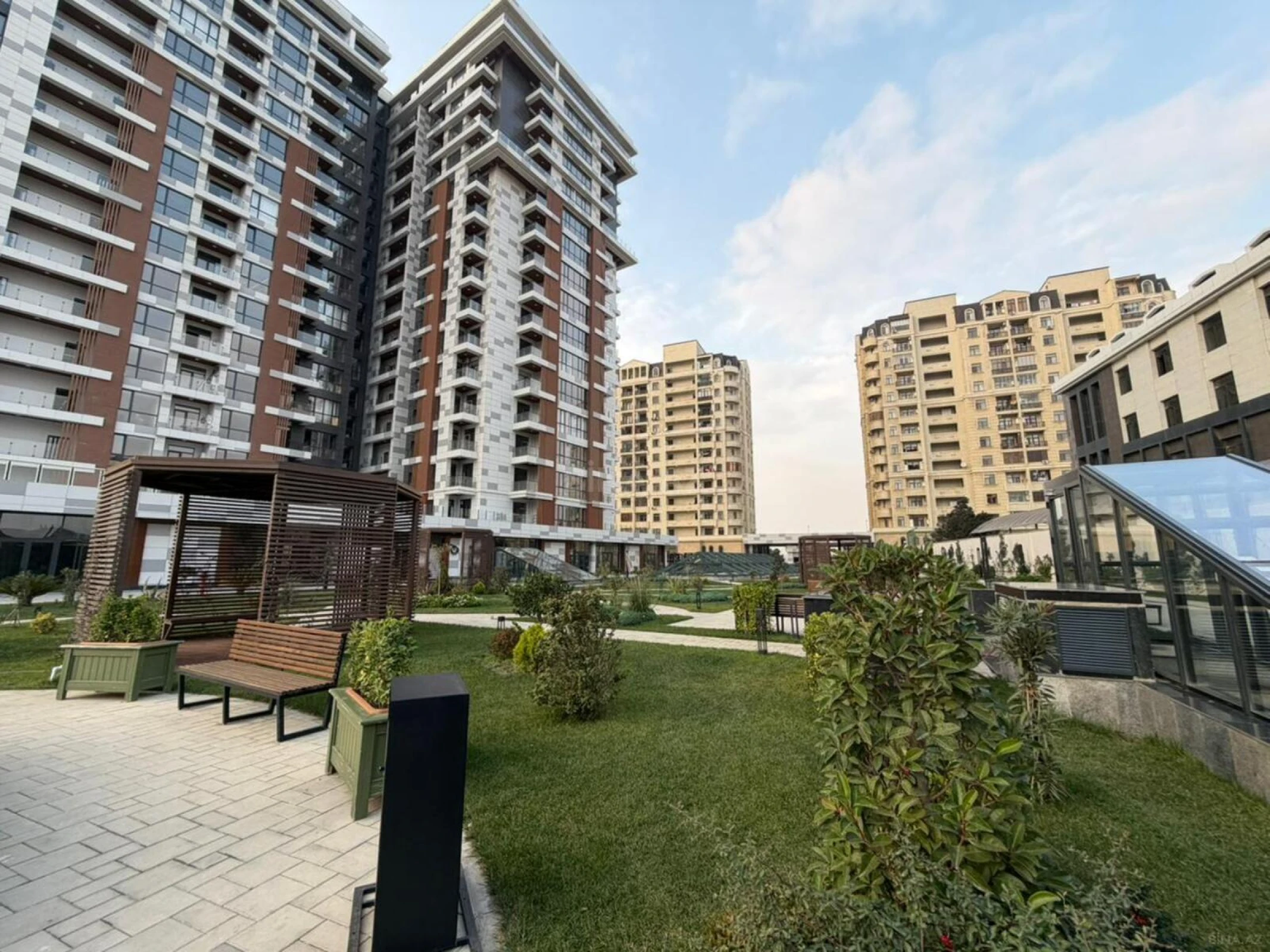 Satılır 2 otaqlı mənzil 107 m²