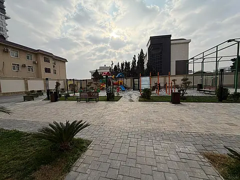 Satılır 2 otaqlı mənzil 107 m²