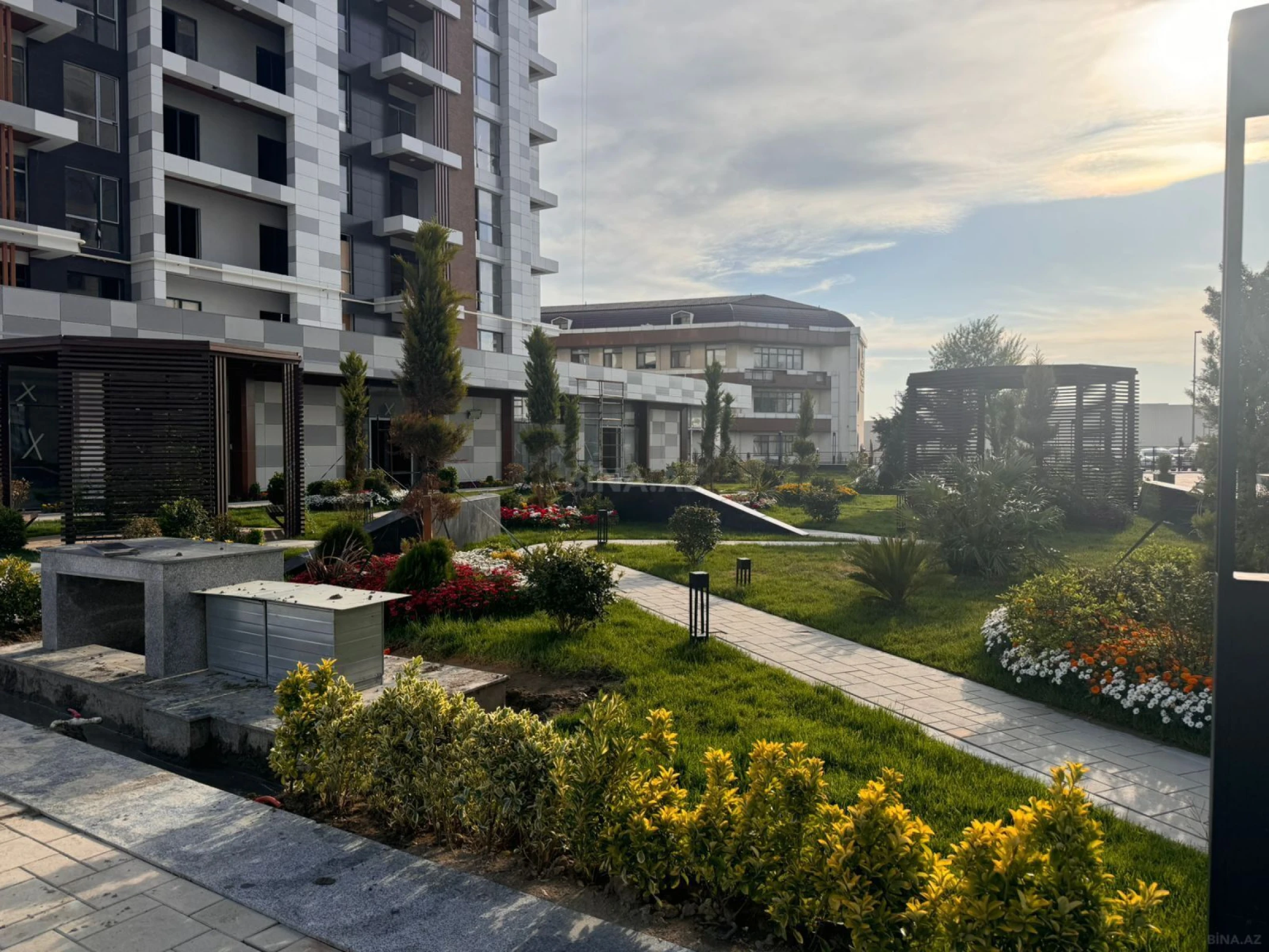 Satılır 2 otaqlı mənzil 107 m²
