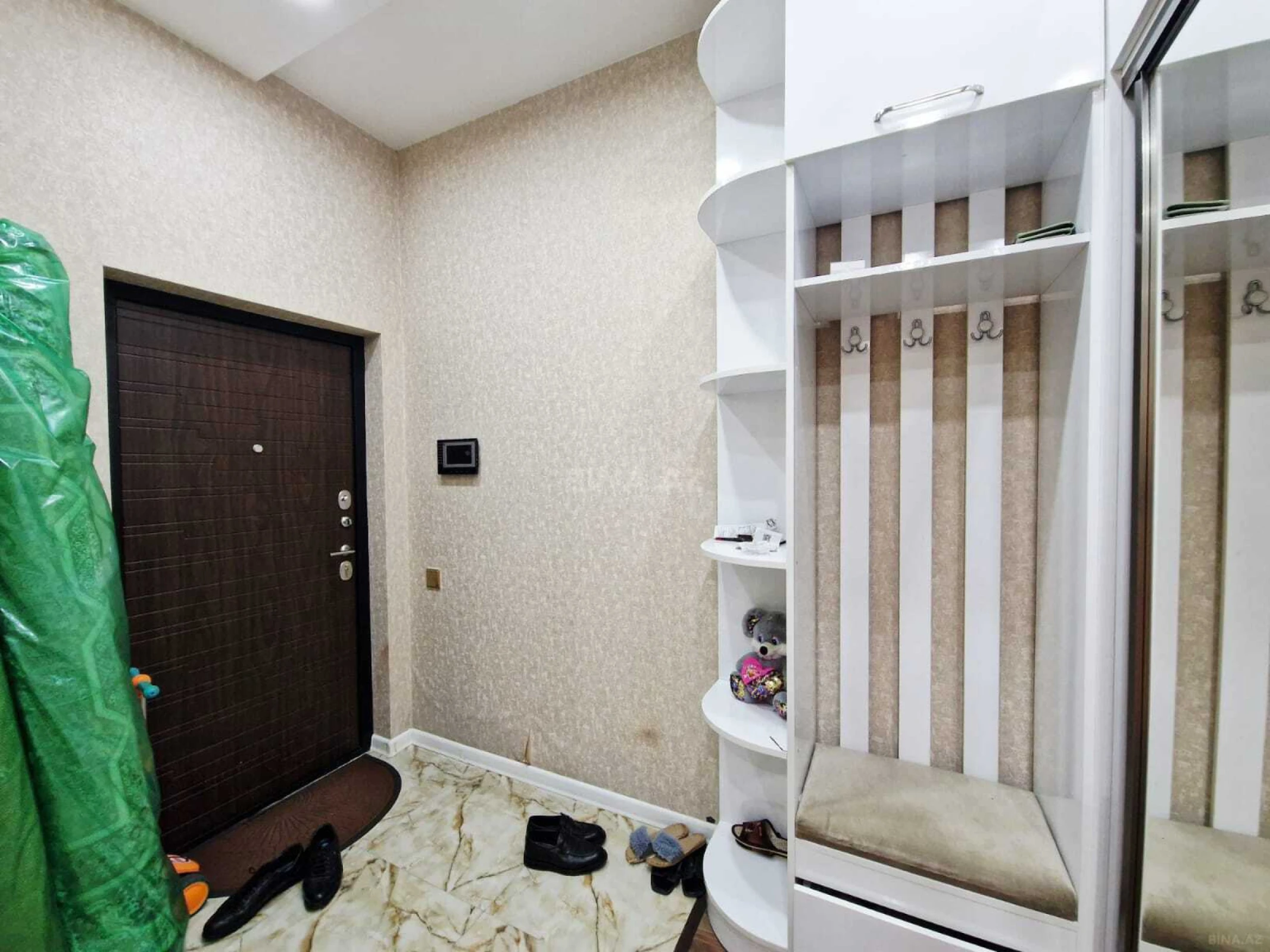 Kirayə verilir 2 otaqlı mənzil 75 m²
