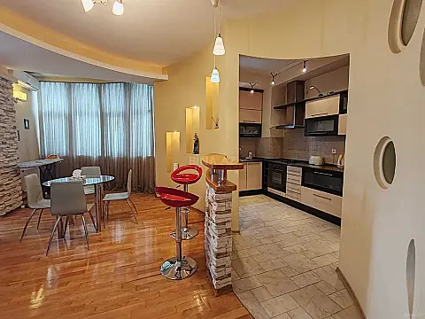 Satılır 3 otaqlı mənzil 120 m²