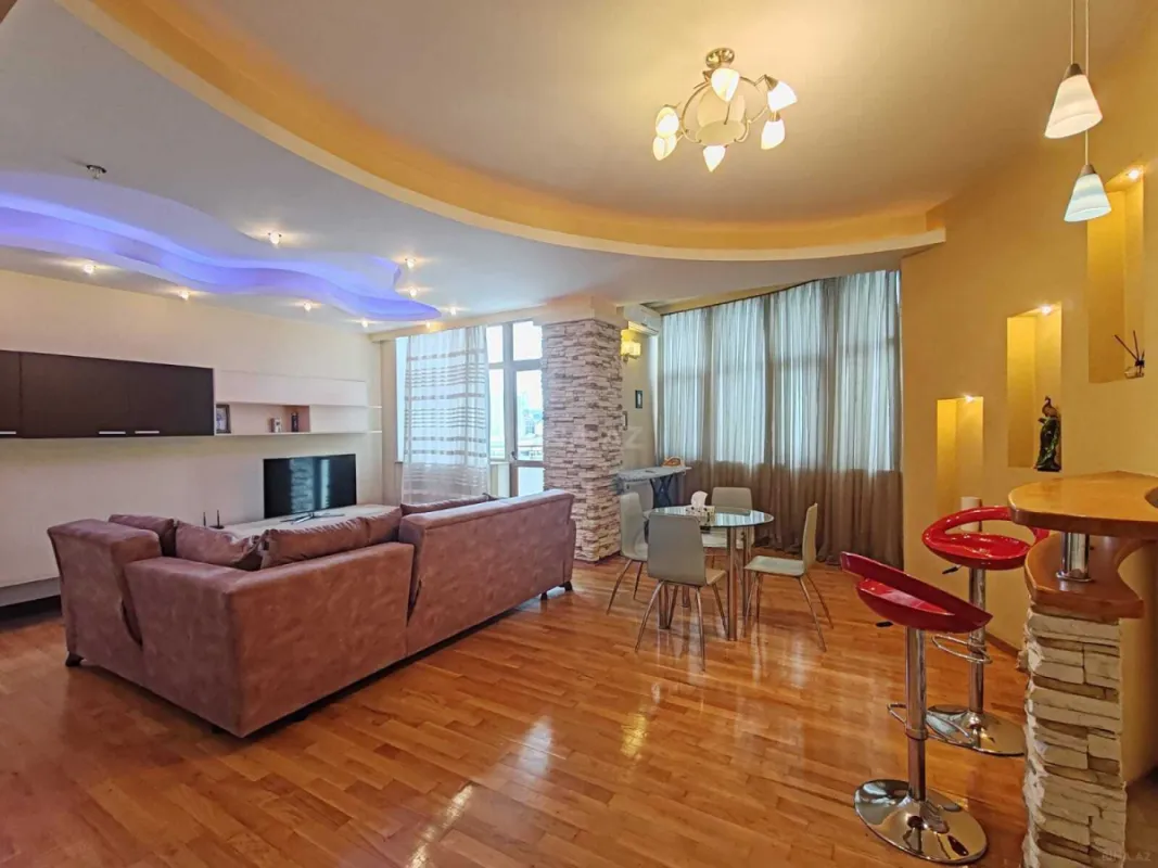 Satılır 3 otaqlı mənzil 120 m²