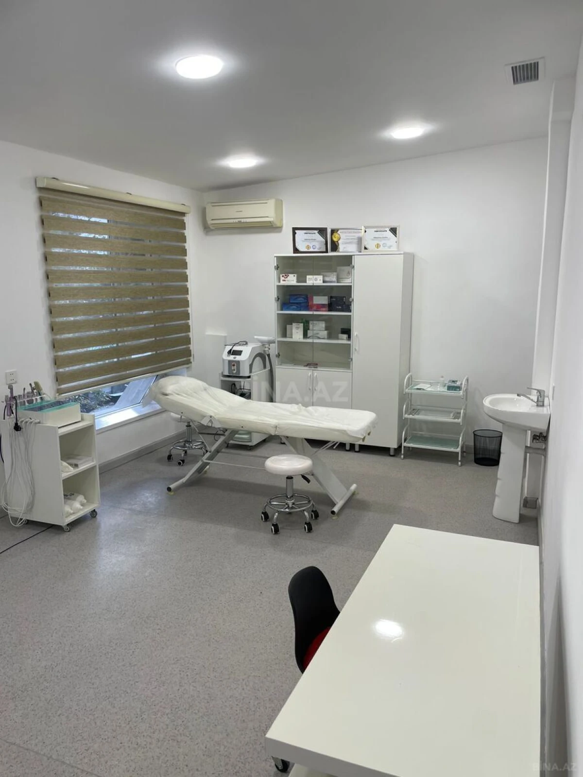 Kirayə verilir 8 otaqlı ofis 330 m²