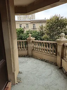 Kirayə verilir 5 otaqlı ofis 300 m²