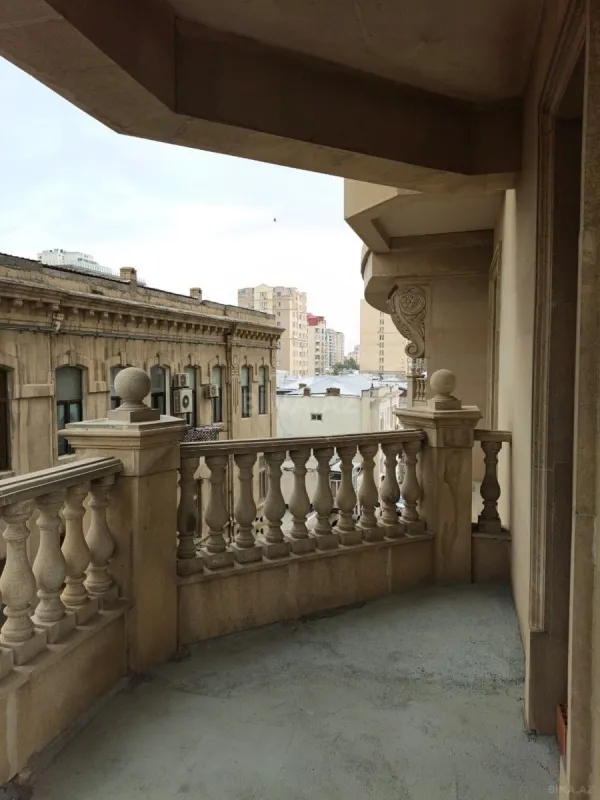 Kirayə verilir 5 otaqlı ofis 300 m²