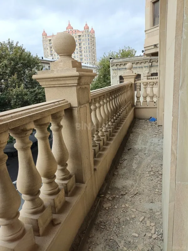 Kirayə verilir 5 otaqlı ofis 300 m²