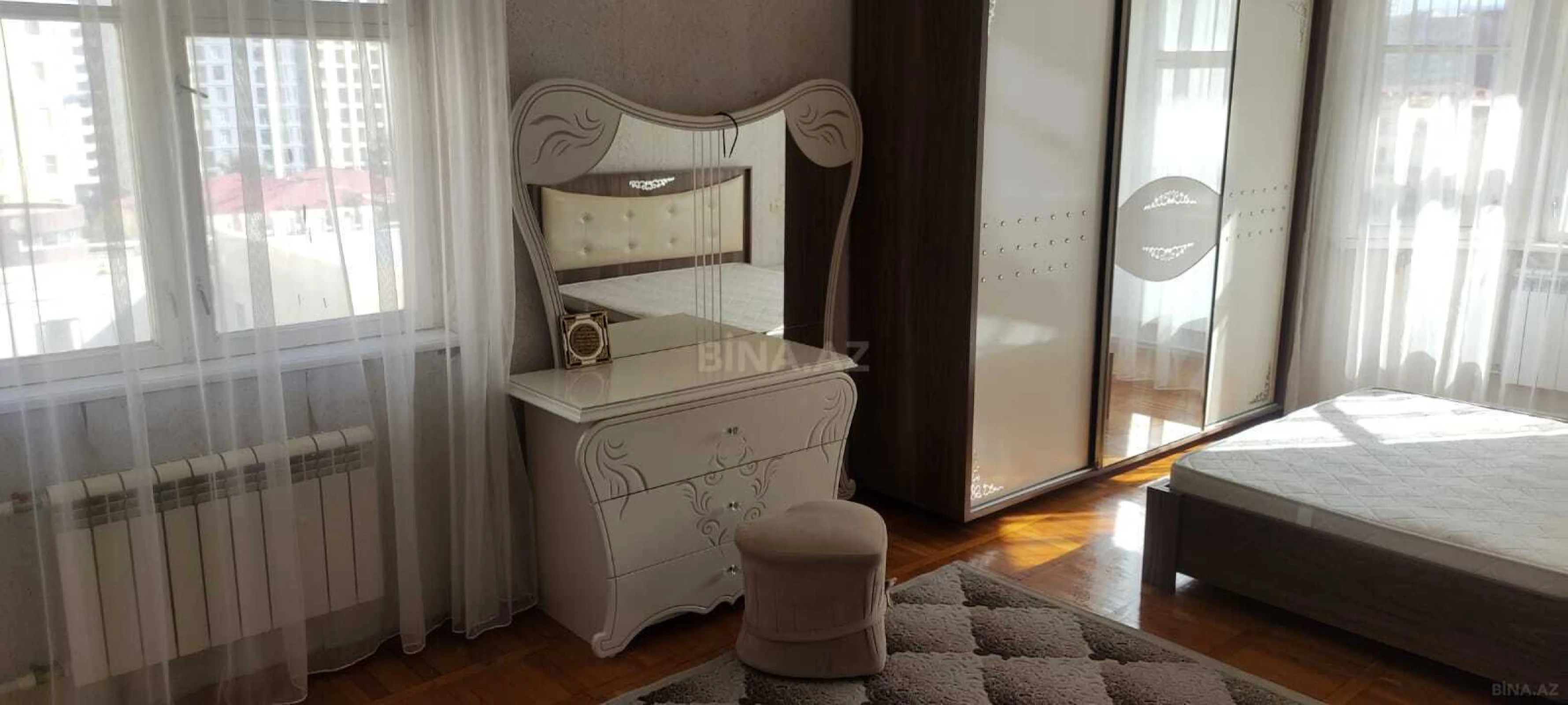 Kirayə verilir 3 otaqlı mənzil 140 m²