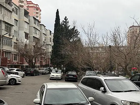 Satılır 2 otaqlı mənzil 68 m²