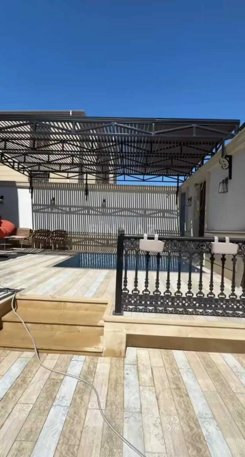 Satılır 7 otaqlı həyət evi 360 m²