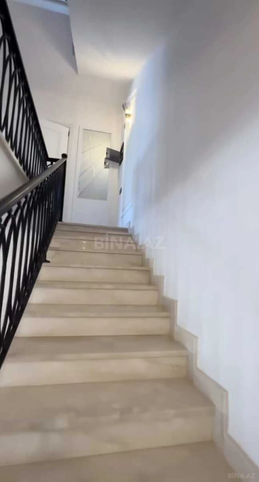 Satılır 7 otaqlı həyət evi 360 m²