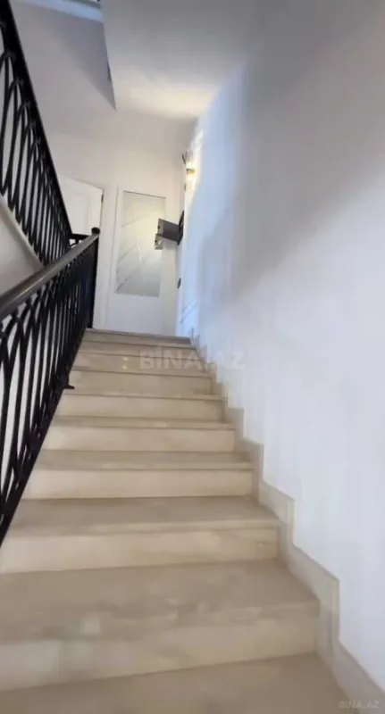 Satılır 7 otaqlı həyət evi 360 m²