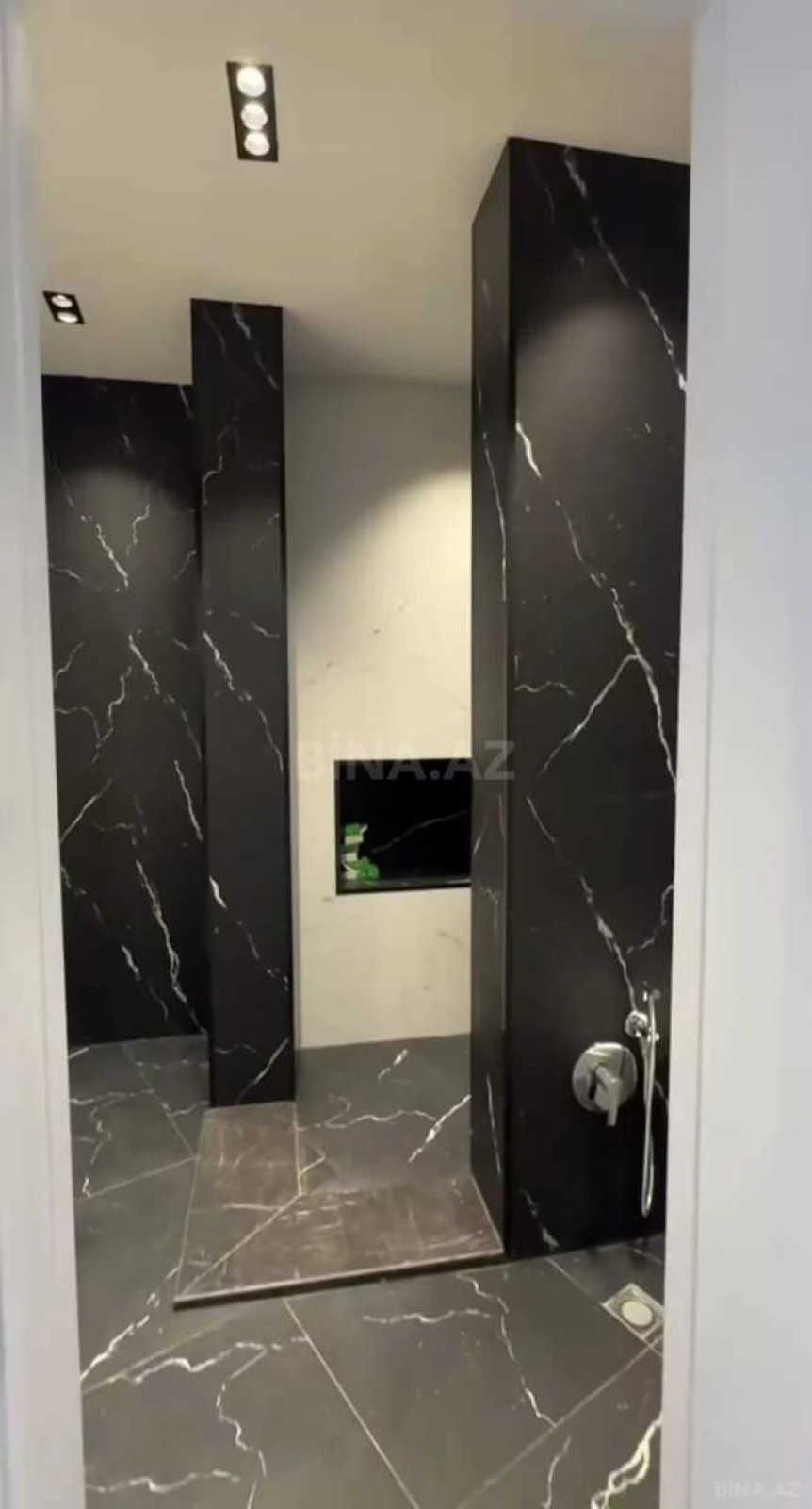 Satılır 7 otaqlı həyət evi 360 m²