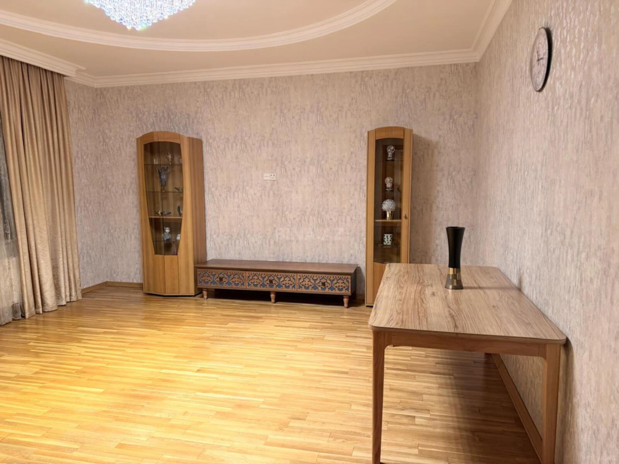 Satılır 3 otaqlı mənzil 135 m²
