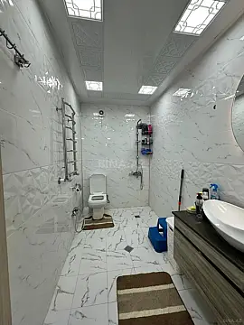 Satılır 2 otaqlı mənzil 82 m²