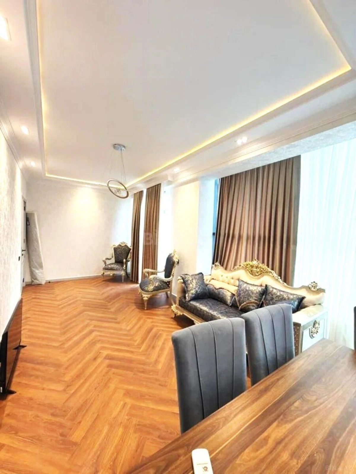 Kirayə verilir 2 otaqlı mənzil 85 m²