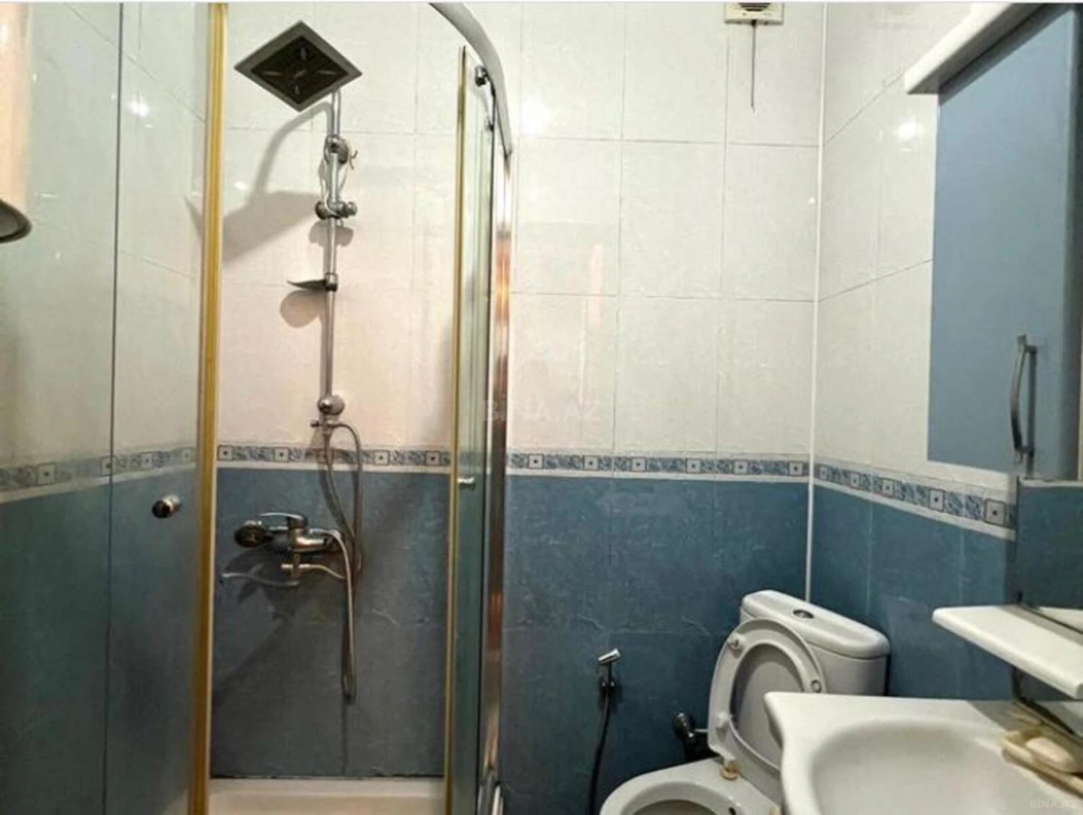Satılır 4 otaqlı mənzil 110 m²
