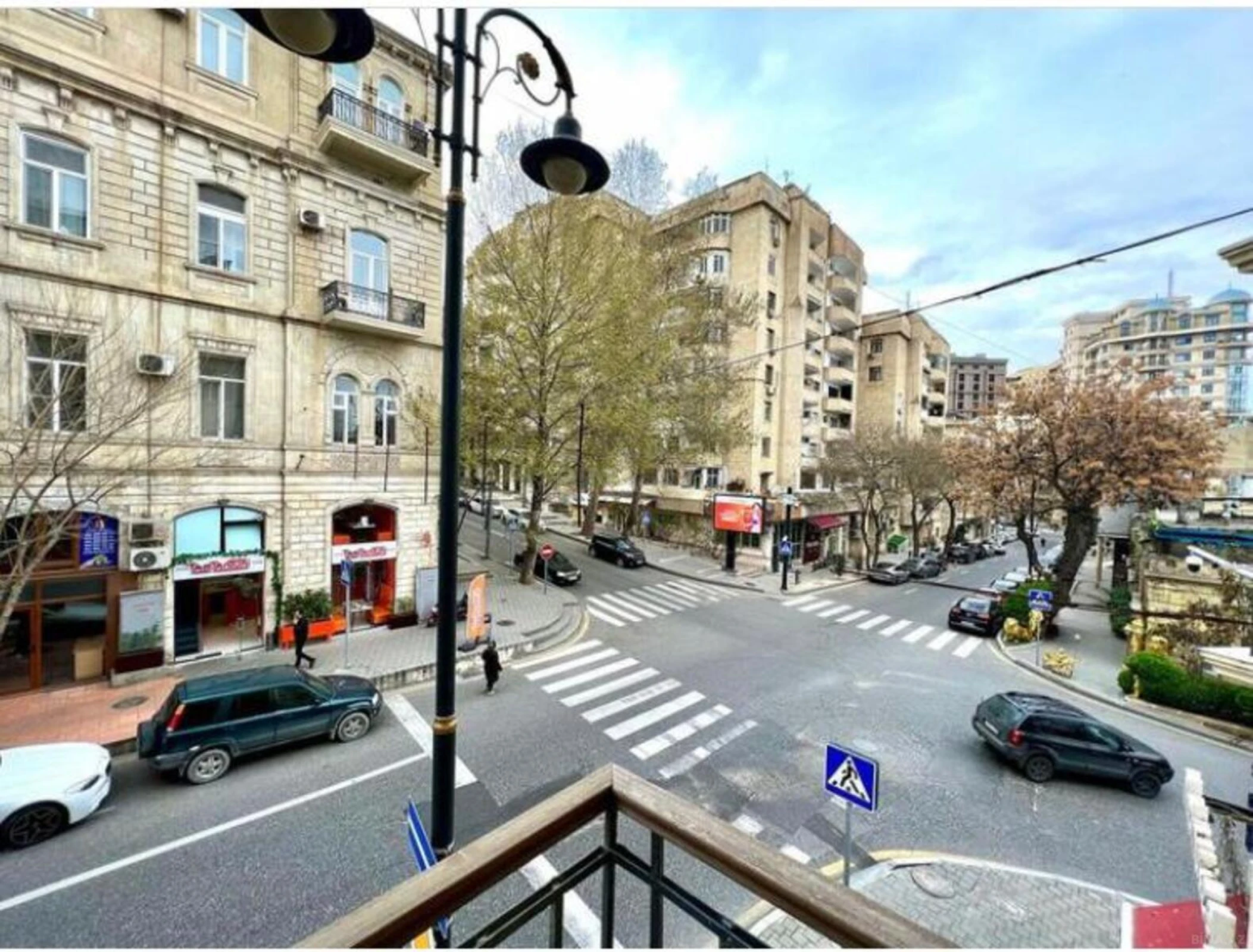 Satılır 4 otaqlı mənzil 110 m²