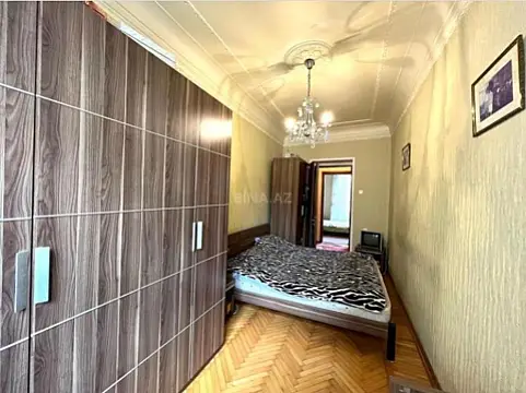 Satılır 4 otaqlı mənzil 110 m²
