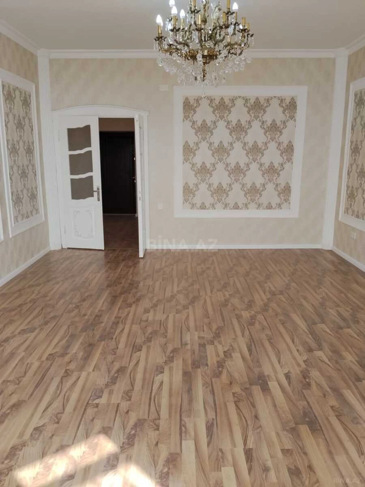 Satılır 4 otaqlı mənzil 165 m²