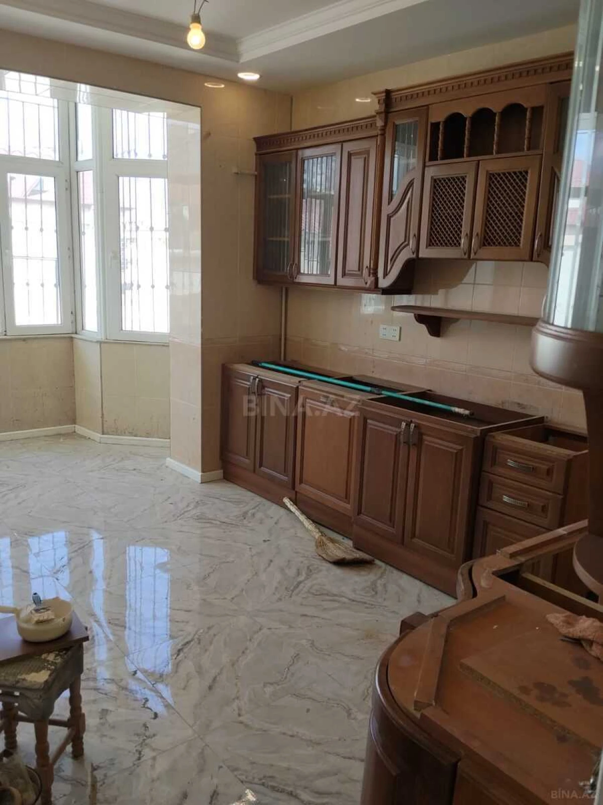 Satılır 4 otaqlı mənzil 165 m²